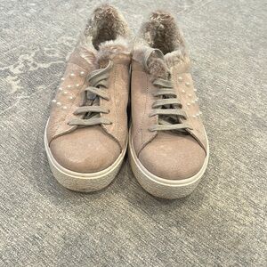 Fur trimmed sneakers with pearl detailing